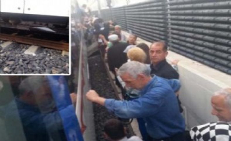 İZBAN’da panik: Beton ses perdesi trenin üzerine düştü